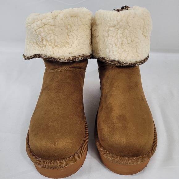 Essentials By Muk Luks Women’s Amelia Boots Chestnut Sz 6 NWT - Picture 2 of 8